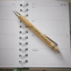 Outlet Kugelschreiber Bambus, Geschichte Kalender & Planer