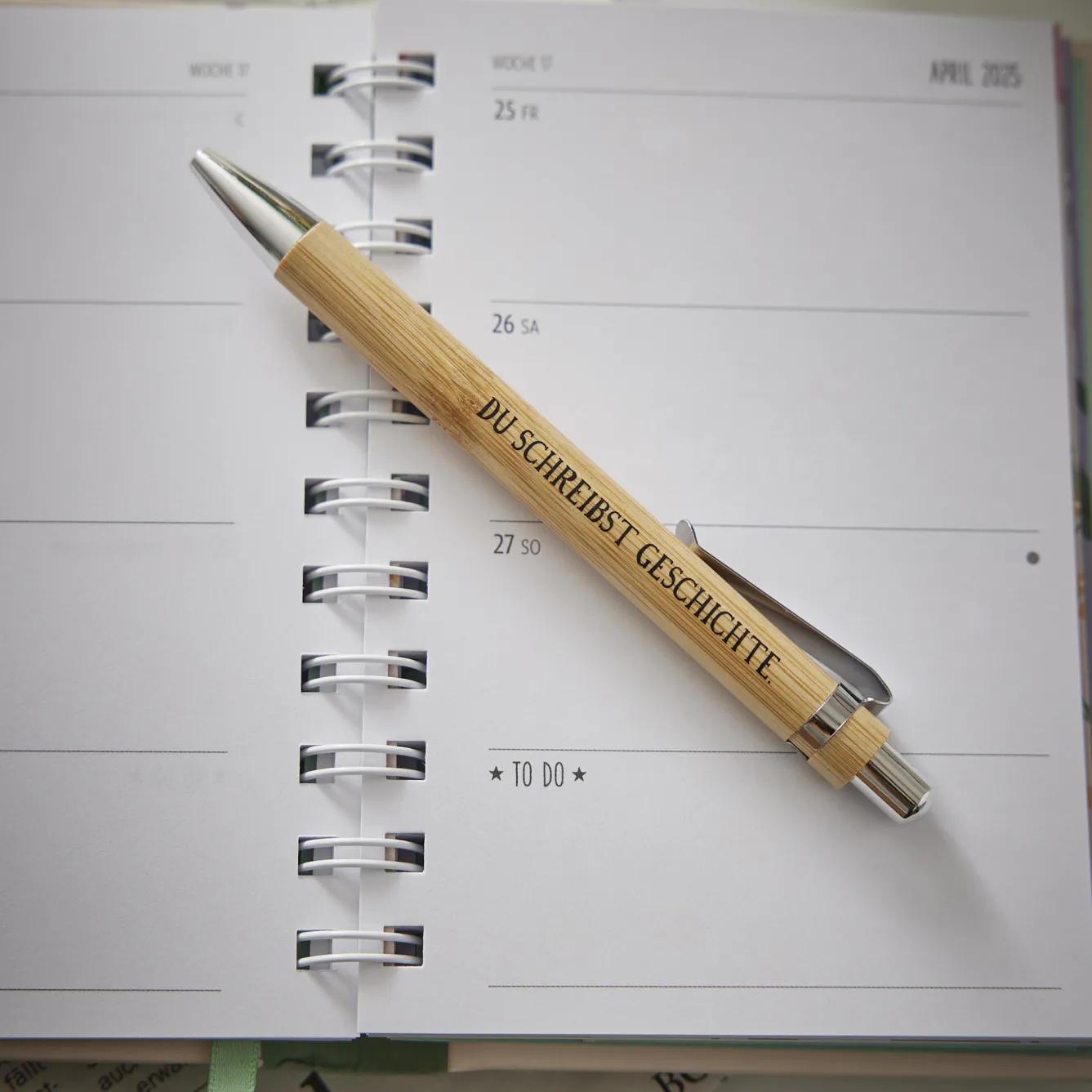 Outlet Kugelschreiber Bambus, Geschichte Kalender & Planer